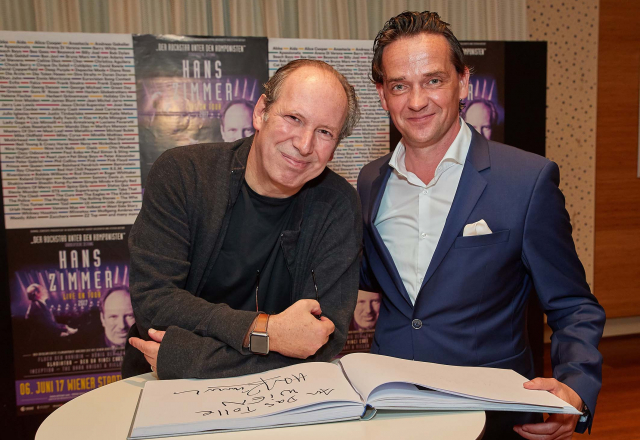 Hans Zimmer mit Wiener Stadthalle Geschäftsführer Kurt Gollowitzer © Wiener Stadthalle | Starpix